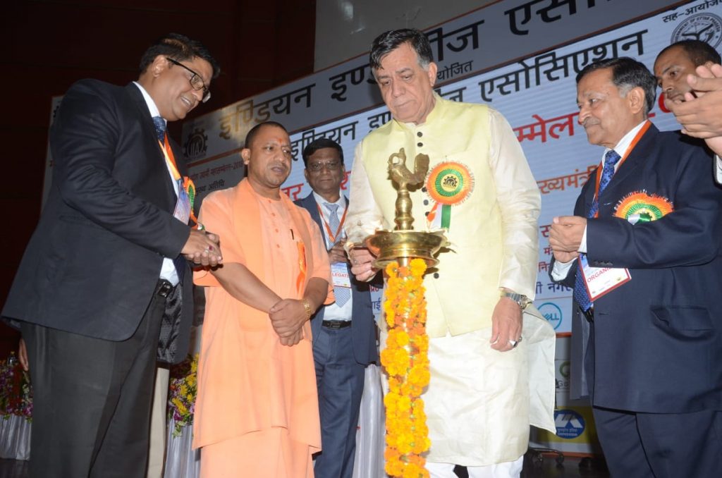 CM Yogi attend Entrepreneur seminar with Satish Mahana and Pachauri