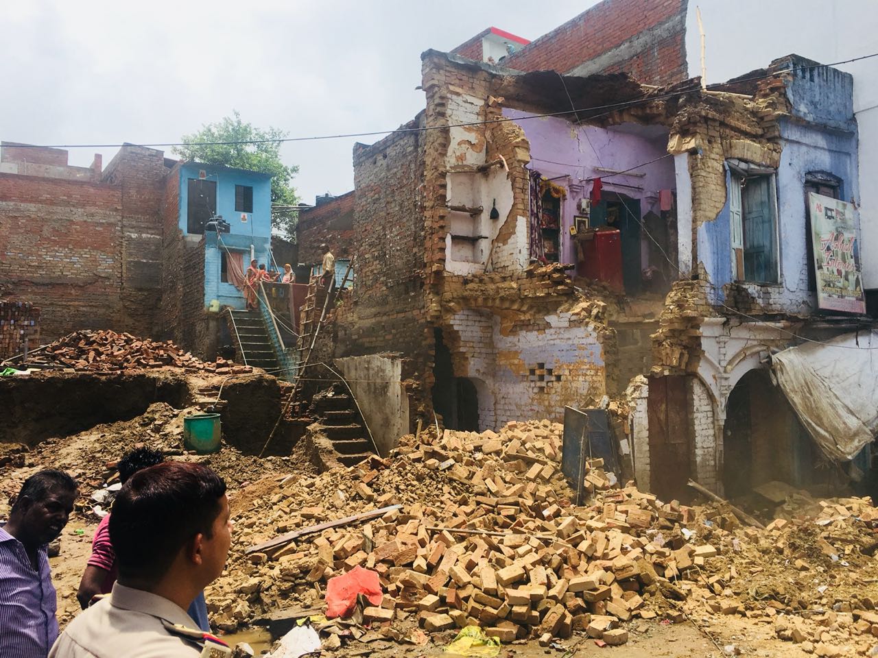 Lucknow: Building collapsed due to Rain