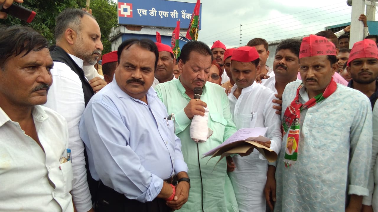 samajwadi party protests