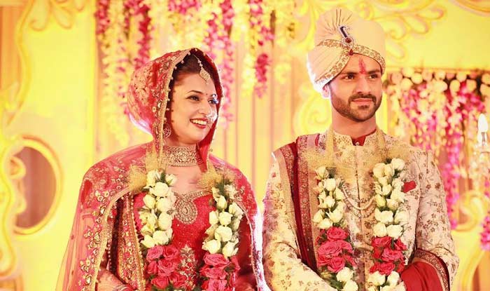 Divyanka and Vivek Dahiya To Celebrate Their 2nd Anniversary At Beach!