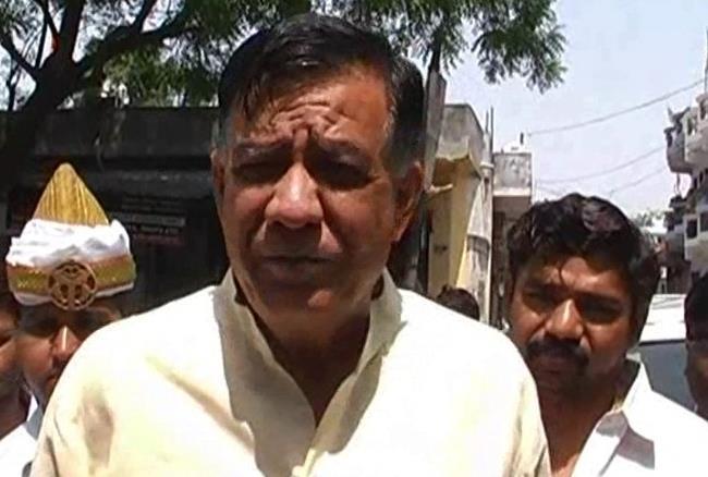 Industry Development Minister Satish Mahana visits Flood Camp