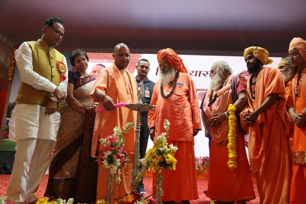 CM Yogi reached Bhumi Poojan Program of Bandi Mata Temple