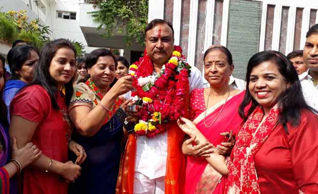 UP Mayor Council 2018 agra mayor naveen jain becomes new president