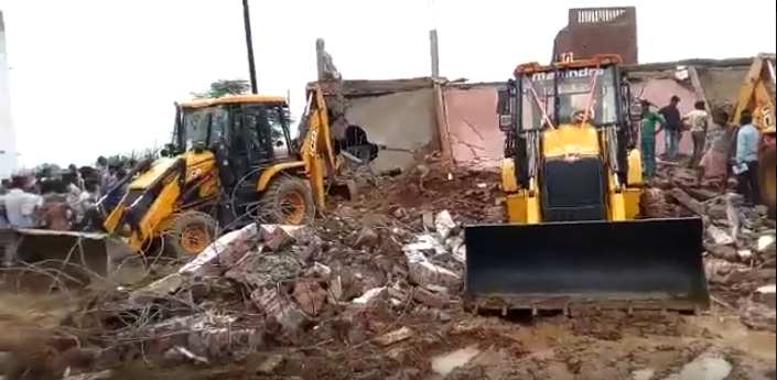 due to rain, damp house collapsed, 2 little girls died