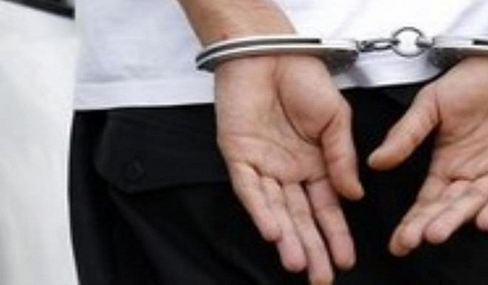 3 gangsters caught by farmers, handed over to police