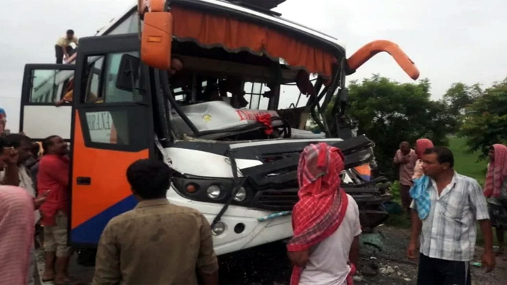 30 devotees Injured Bus Accident in Barabanki