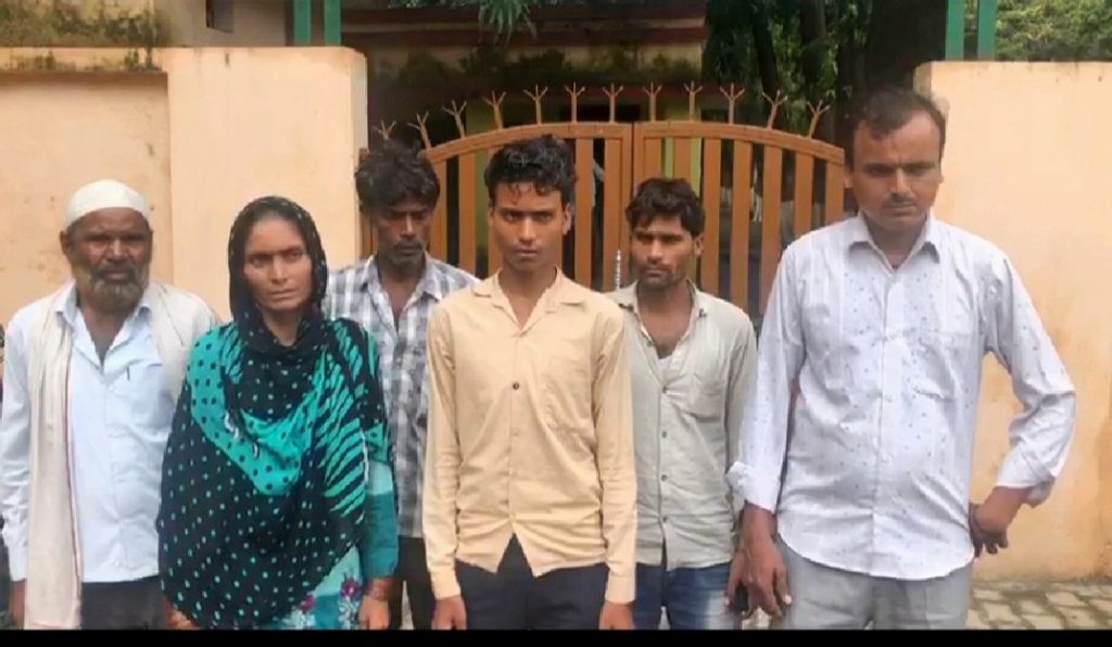 woman ask Hardoi DM for getting husband body from Saudi Arabia