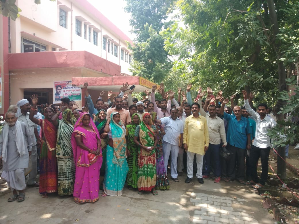 protest against Trash Plant villagers submitted Memorandum to SDM