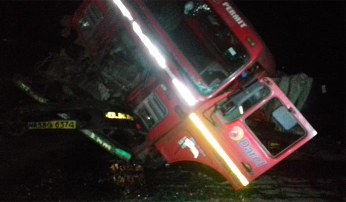 Fatehpur: collision between two trucks near NH2 Lucknow bypass