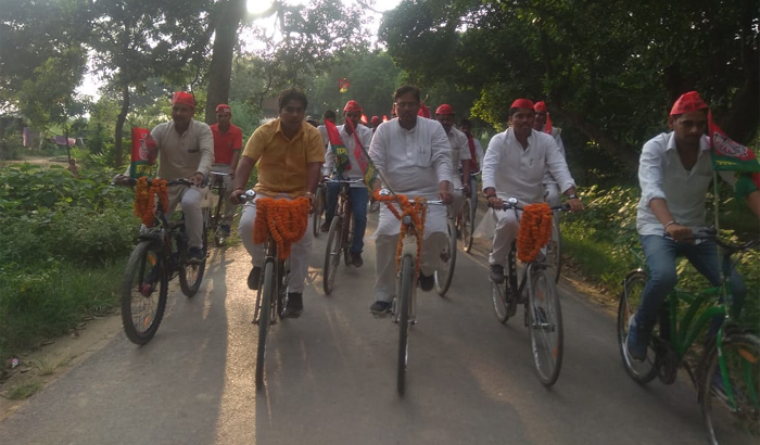 Jaunpur: hundreds of SP workers pulls out cycle rally