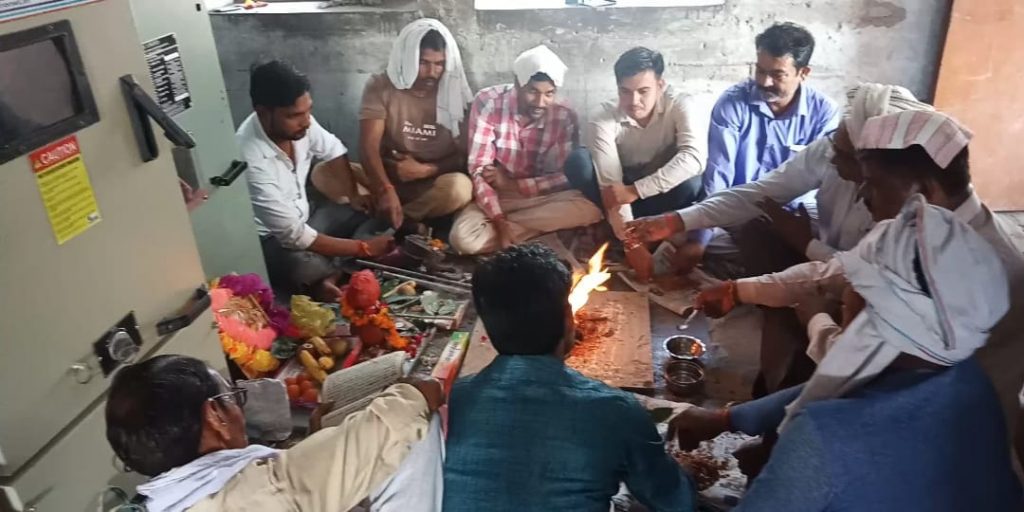 Vishwakarma Puja 2018 laborer and shopkeepers celebrate