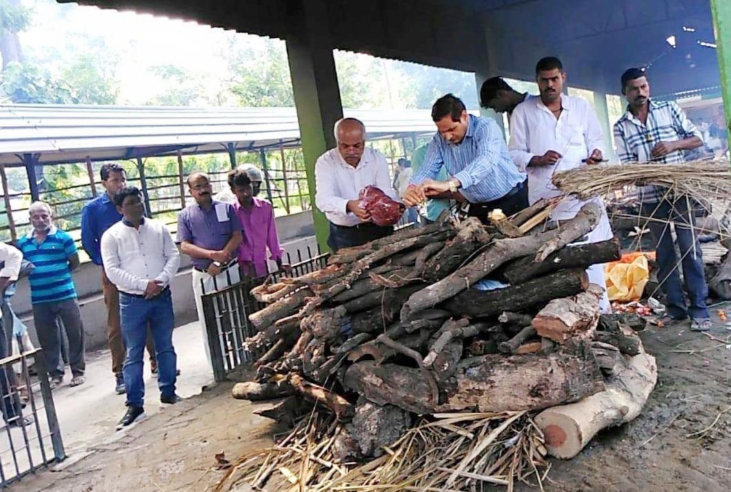 DM anil pathak humanness-cremated-unidentified old-woman