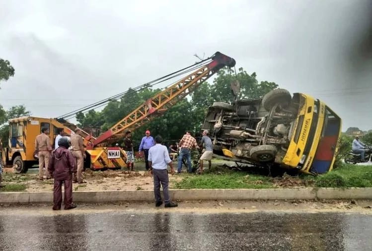 banaras school-bus-accident many student-injured