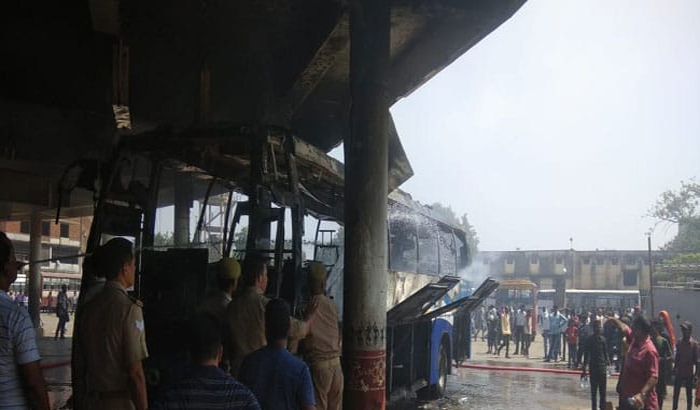 Varanasi: A woman seeking a different state has put fire in the bus