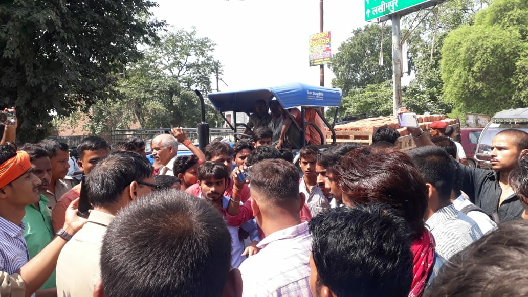 angry ITI students on road protest Imposed traffic jam