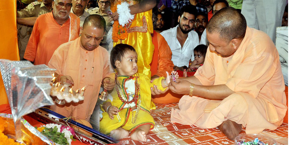 CM yogi celebrated janmashtami at gorakhnath temple