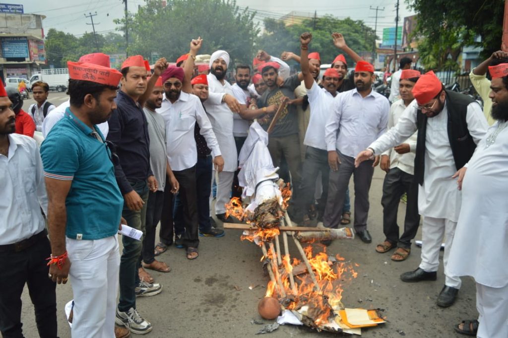 Samajwadi Party workers protest against fuel price hike