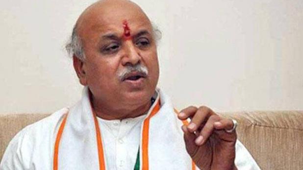 Praveen Togadia gathering at Paramhans Ramchandra Das Tombstone