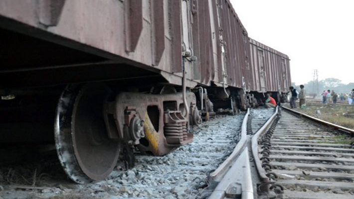 Four wheels of Goods Train Derailed PDDU Junction Chandauli