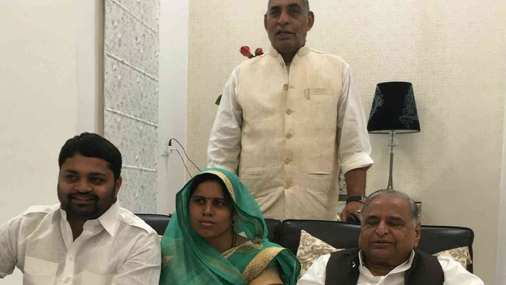 mulayam singh yadav and akhilesh