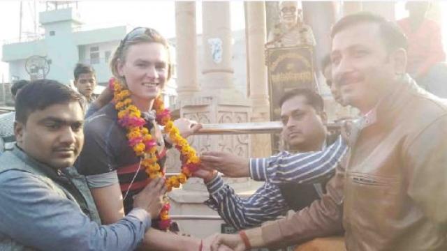 A man came to Lucknow to meet his friend by bicycle from New zealand