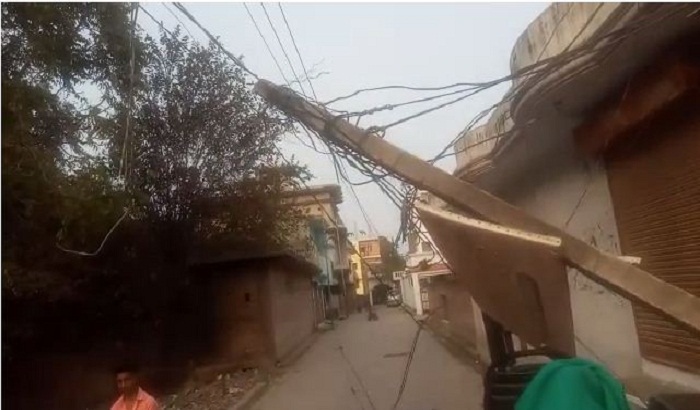 Lucknow: Electicity power pillar fallen