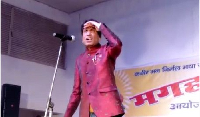 Raju Shrivastav picks up BJP with SP BSP, through satirical jokes.