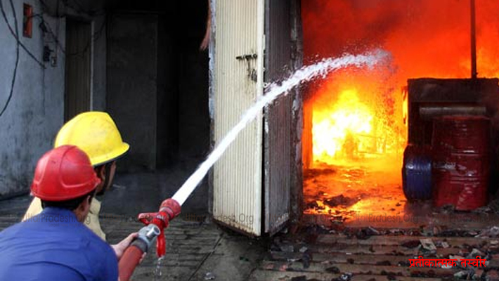 Fire Breack Out in Old Factory of Uptan Chinhat Lucknow