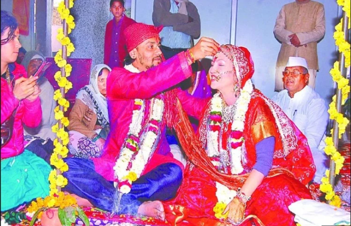 American Bride gets married to desi groom in Mathura