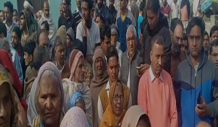 In the funeral of martyr Ajay kumar various people were collected