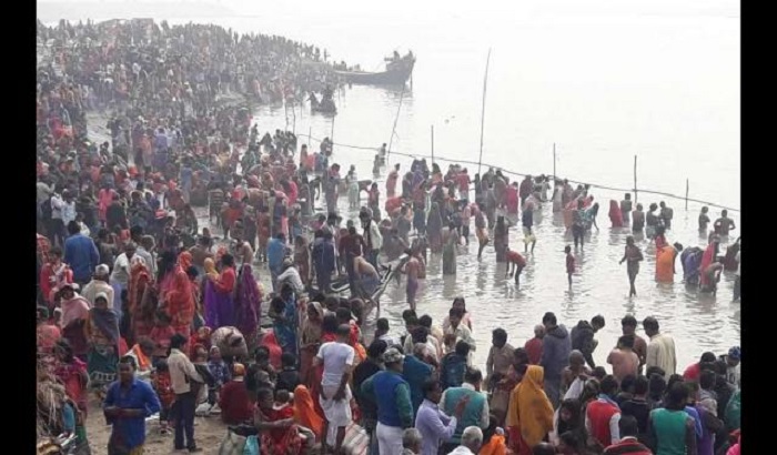 Large crowd collects on Maghi Purnima in Kumbh Mela