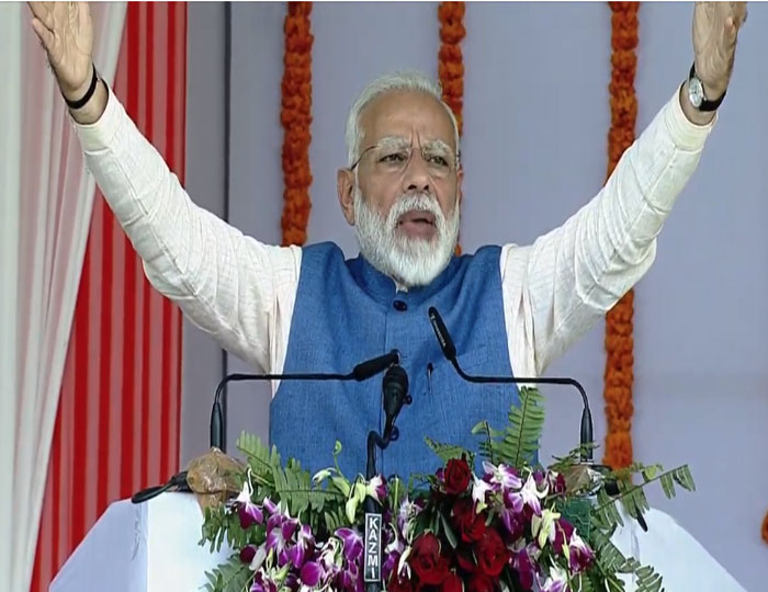 PM Modi laid the foundation stone of 3300 crores plan in Varanasi