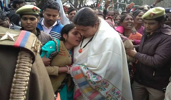 Kanpur Dehat : Smriti Irani condoled the martyr Shyam Babu's family