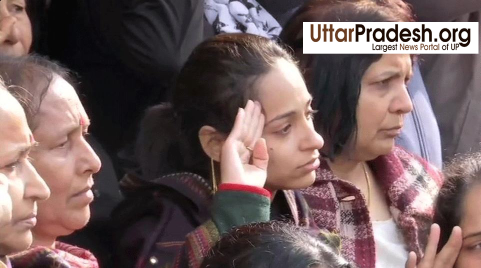 Tribute given by his wife while saluting them during the last farewell