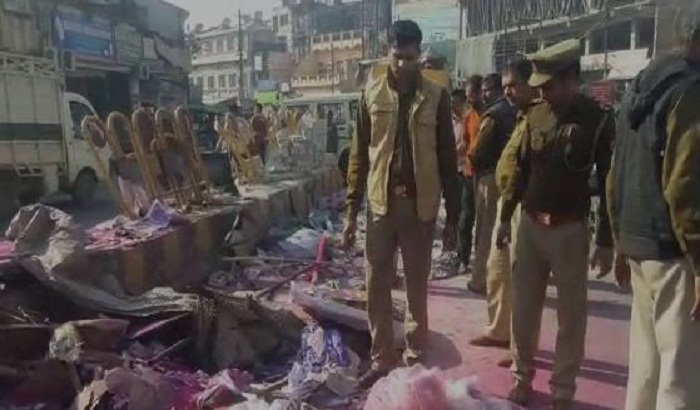 Uncontrolled truck mounted at the store of colors in Lucknow