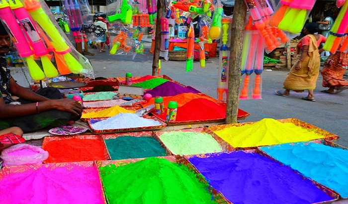 Lucknow:Holi festival of love colors