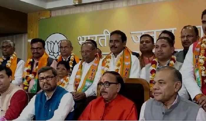 Today Many party leaders were inducted by Mahendra Nath Pandey in BJP