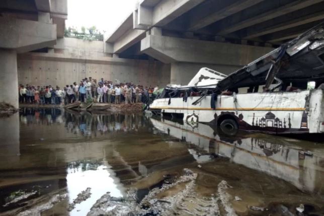 agra bus accident