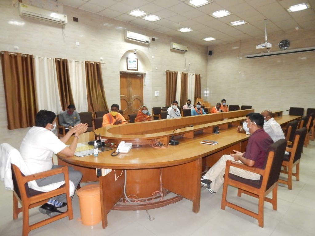 meeting-was-held-regarding-the-flow-of-dead-bodies-in-the-ganges