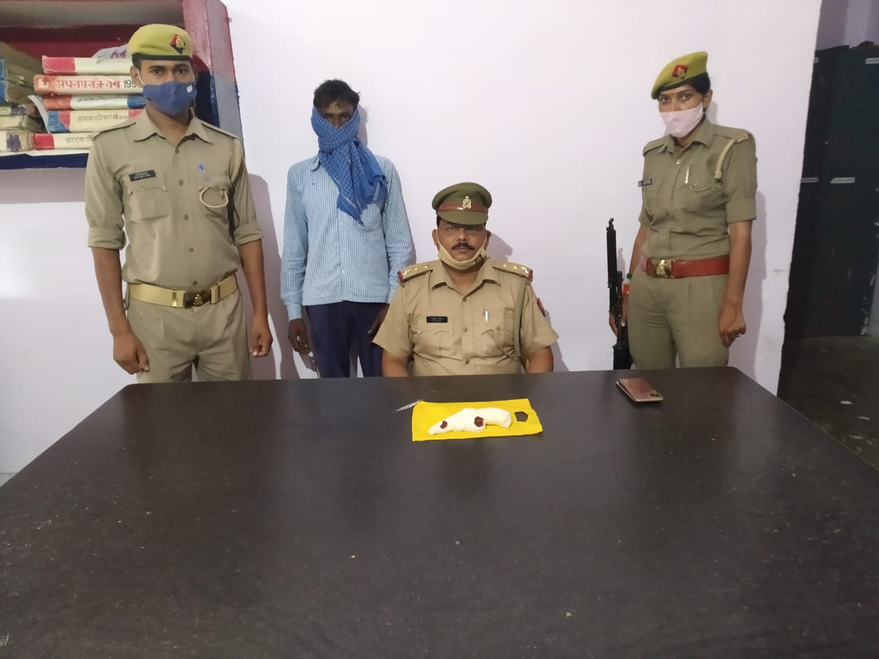 up-news-amethi-one-arrested-with-pistol-and-cartridges