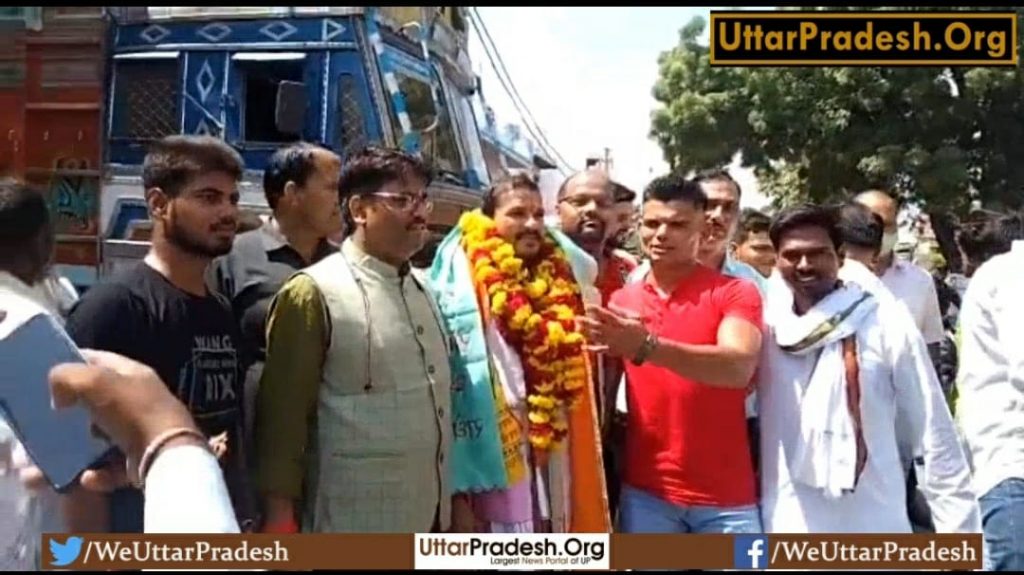 Mathura- Indian hockey team coach Piyush Dubey given a grand welcome