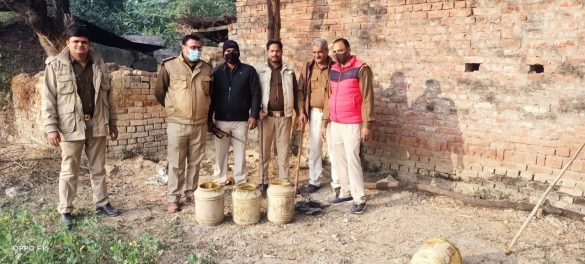 excise-team-raided-amethi-illegal-raw-liquor-making-base