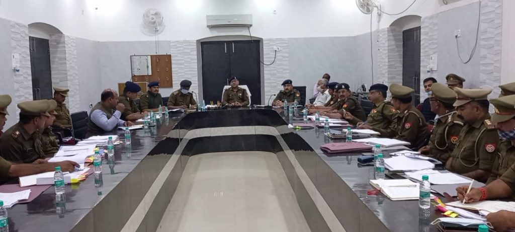 hardoi-sp-ajay-kumar-held-monthly-crime-seminar-in-police-line