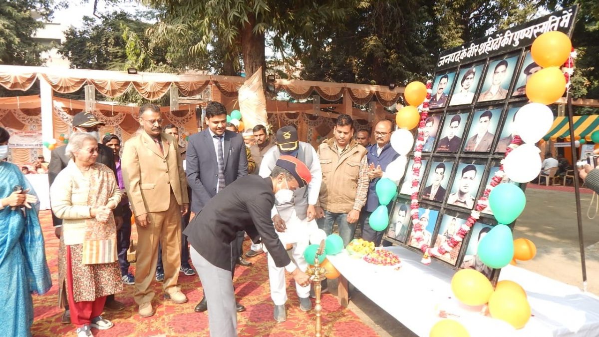 सैनिकों व शहीदों के परिजनों के पुनर्मिलन समारोह का हुआ आयोजन ।