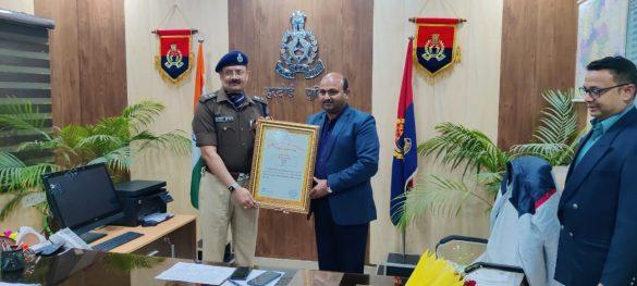 liu-inspector-shirish-sharma-rewarded-for-excellent-work2