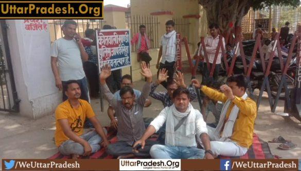 journalists-sitting-on-dharna-outside-kotwali-detailed-report-with-video