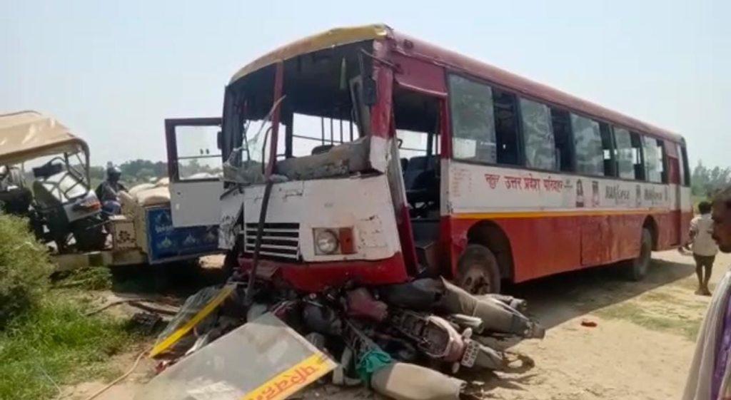 uncontrolled-roadbase-bus-on-hardoi-shahabad-hardoi-road