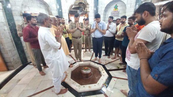 hardoi-dm-avinash-kumar-sp-rajesh-dwivedi-reached-shiv-temple