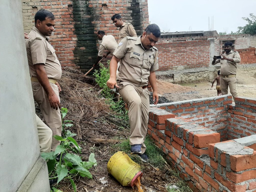 hardoi-excise-department-raided-135-liters-of-illegal-liquor-recovered