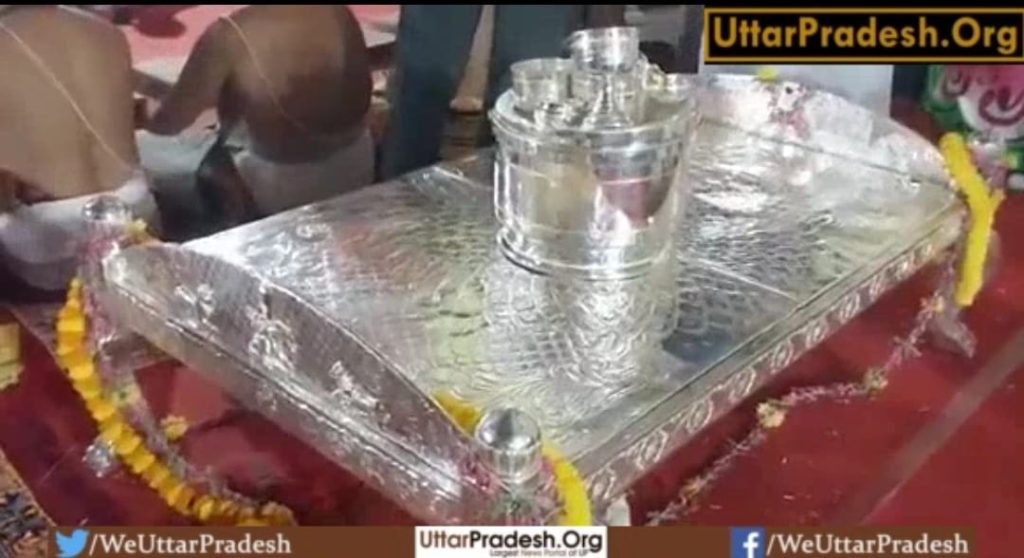 varanasi-silver-bed-offered-to-baba-shri-kashi-vishwanath